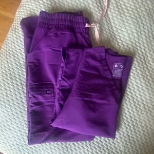Figs digital grape HW yola & 1 pocket top med regular